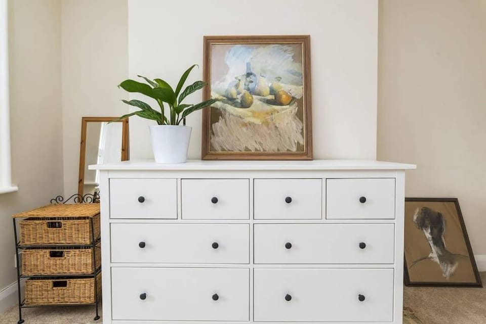 Elegant 2-Bedroom Getaway w Terrace & Garden Views Apartment in London Borough of Richmond upon Thames