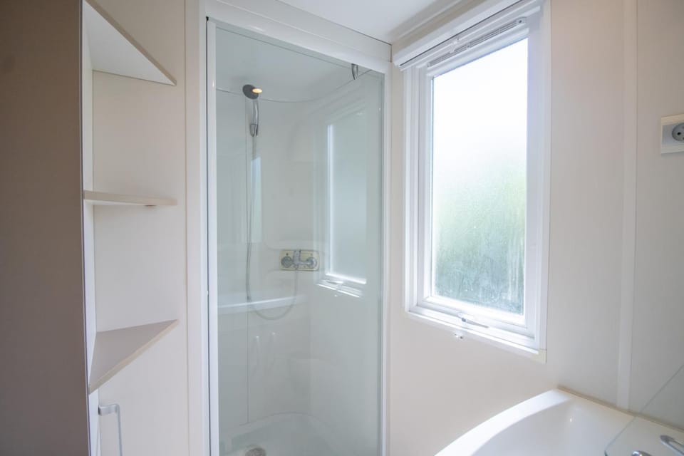 Bathroom, Living room