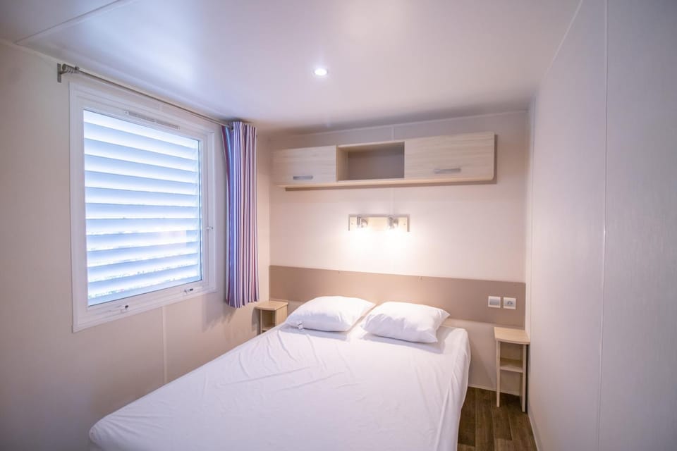 Property building, Living room, Bedroom