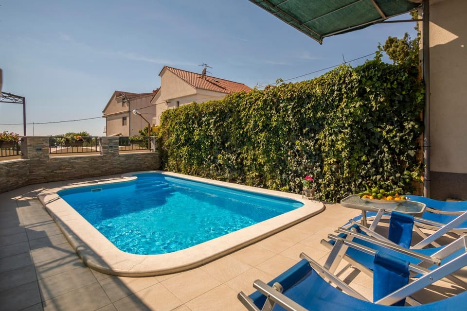 Spring, Day, On site, Swimming pool