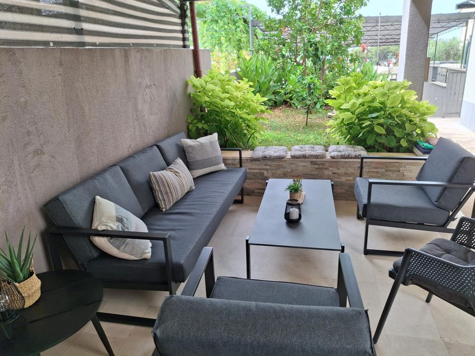Patio, Day, Garden, View (from property/room), Seating area, Garden view