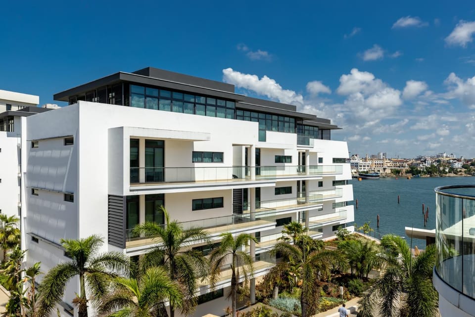 Property building, View (from property/room), Balcony/Terrace, City view, Sea view