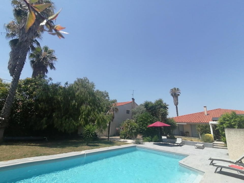 Chambres d'hôtes "TOUTUNCINEMER" Bed and Breakfast in Perpignan