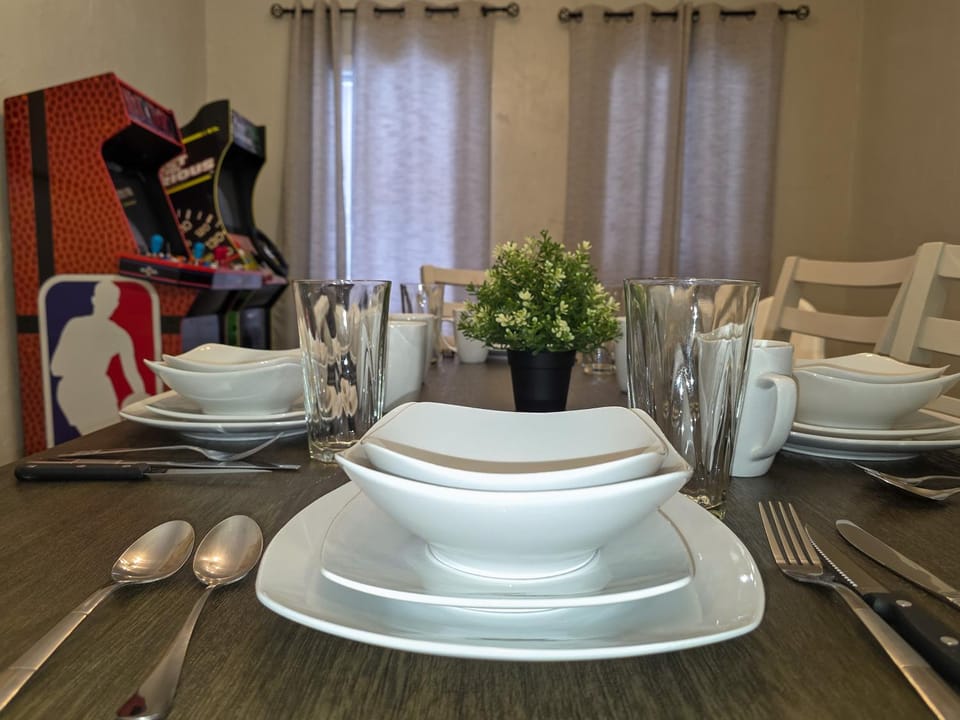 Seating area, Dining area