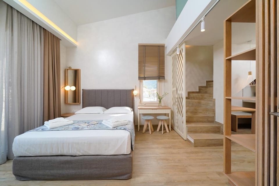 Photo of the whole room, Bedroom