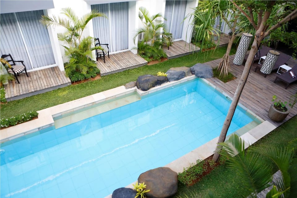 Swimming pool, Swimming pool