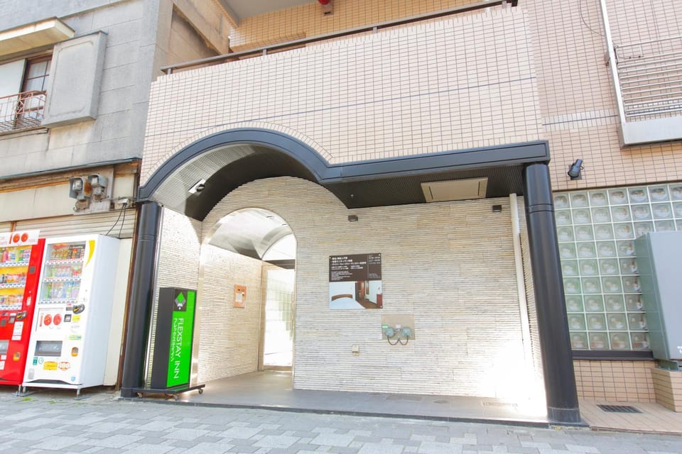 Facade/entrance
