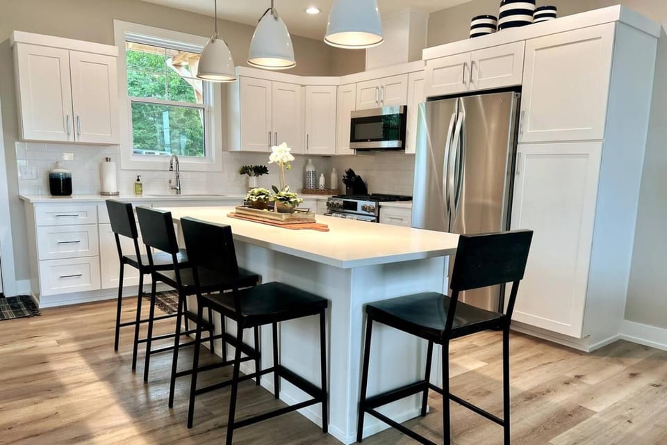 Hot Tub - Saugatuck - Douglas - Luxury Home Sleeps 8 House in Saugatuck