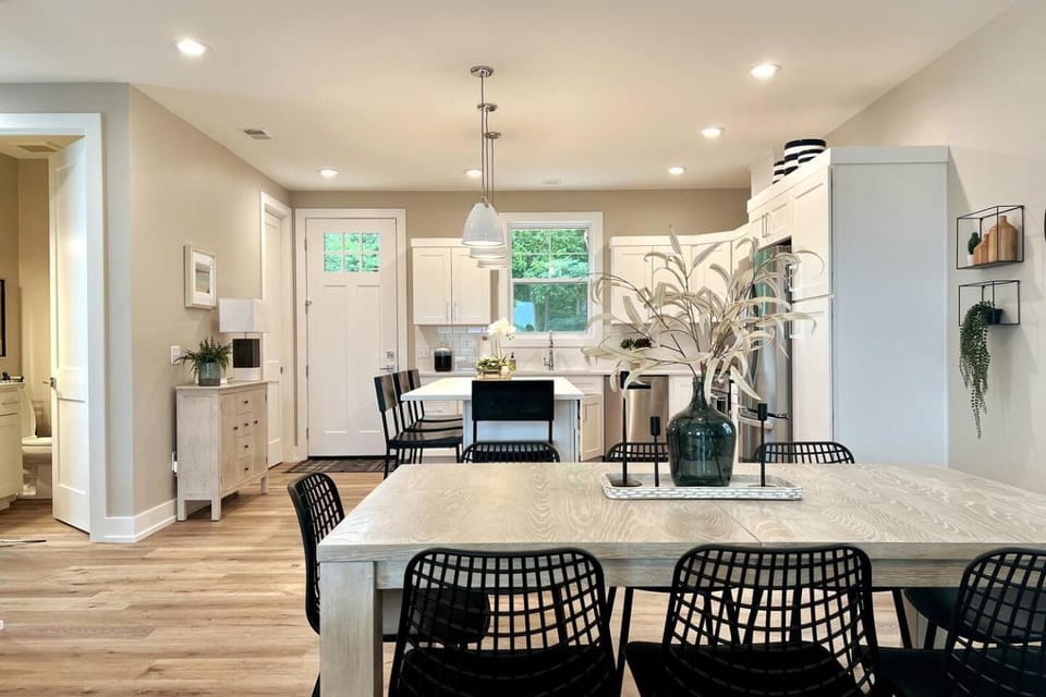 Hot Tub - Saugatuck - Douglas - Luxury Home Sleeps 8 House in Saugatuck