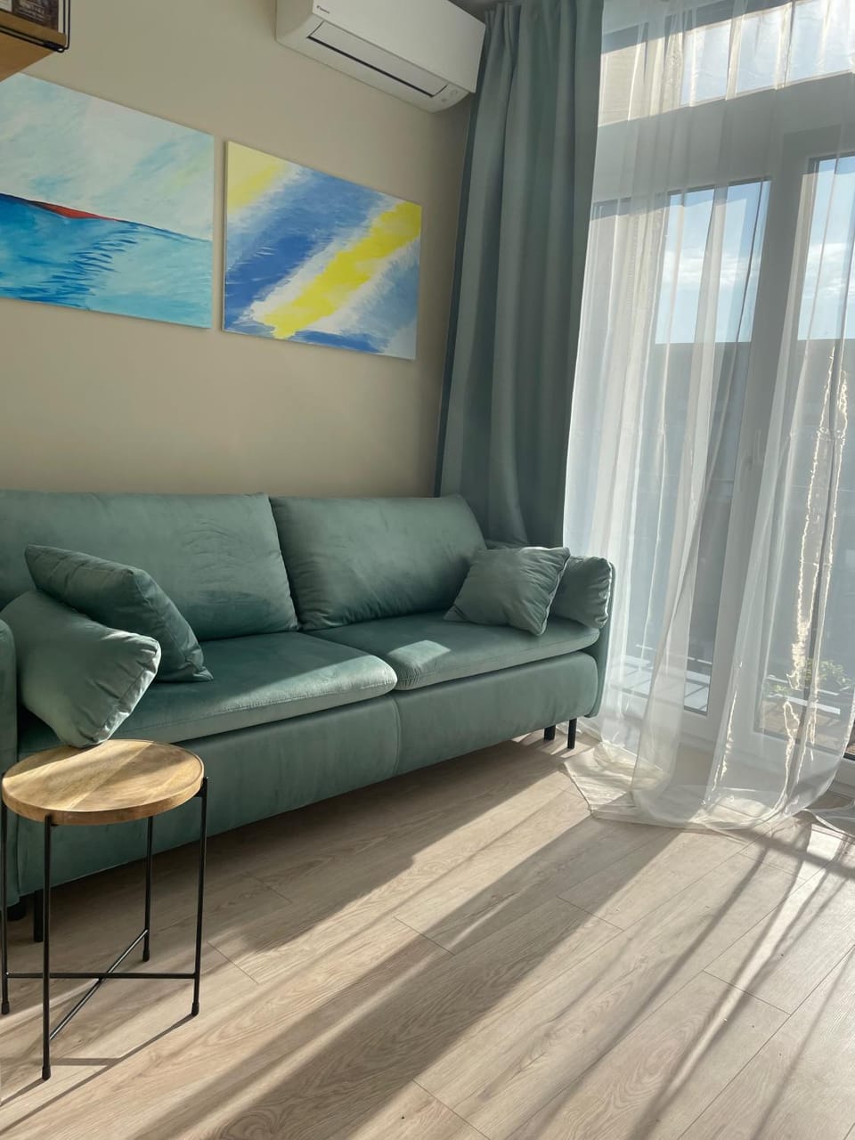 Living room, Seating area, air conditioner