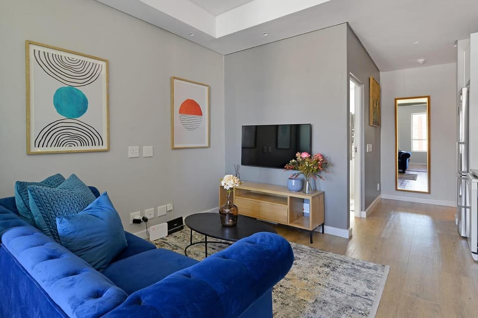 TV and multimedia, Living room, Evening entertainment