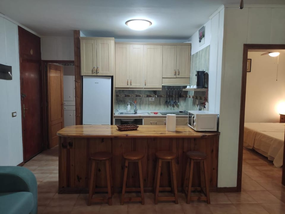 Kitchen or kitchenette, Dining area, minibar, pet friendly, stove