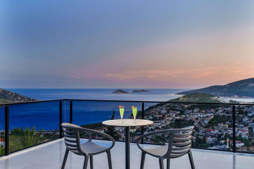 LUX VILLA WITH SEAVİEW AND JACUZZI Villa in Kalkan Belediyesi