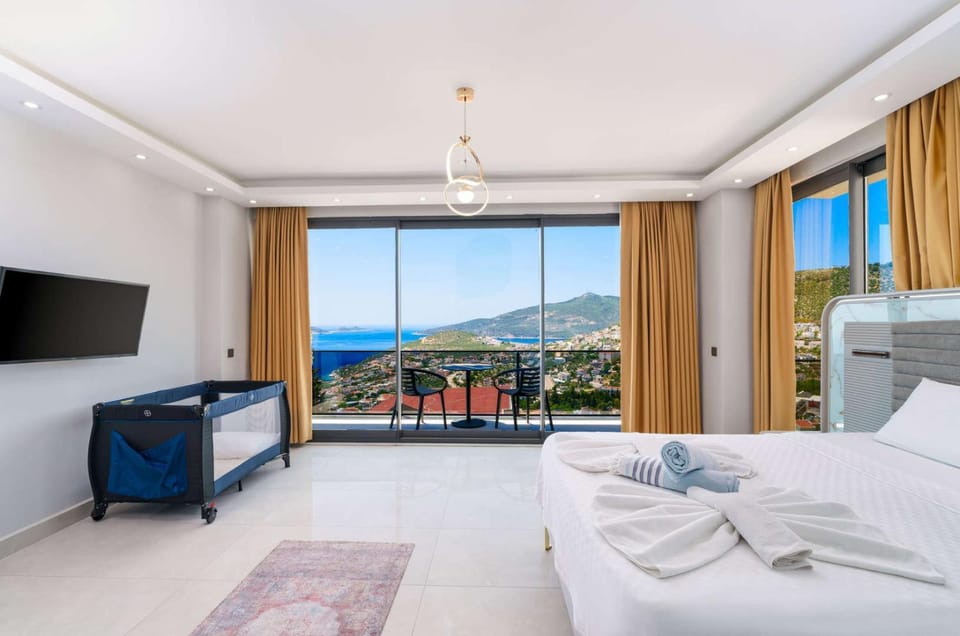 LUX VILLA WITH SEAVİEW AND JACUZZI Villa in Kalkan Belediyesi