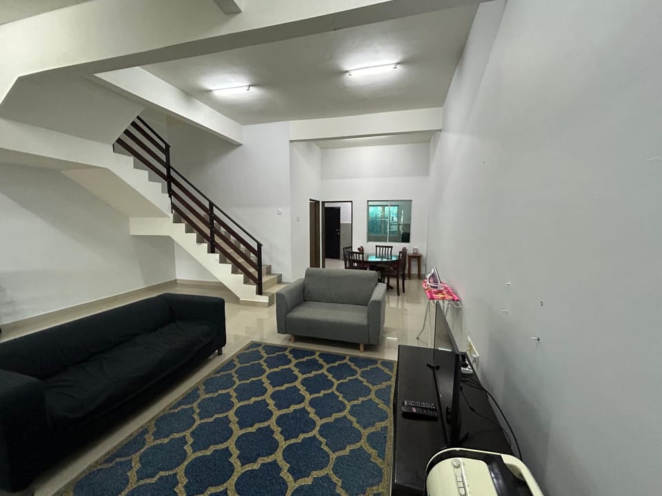 Communal lounge/ TV room, TV and multimedia, Living room, Seating area, Evening entertainment