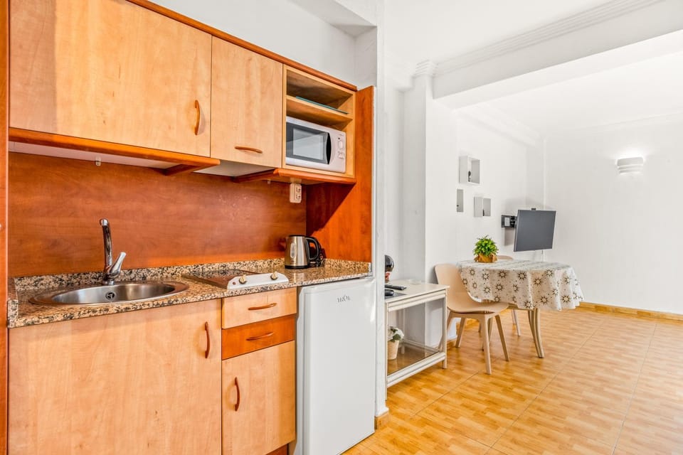 Kitchen or kitchenette, Living room
