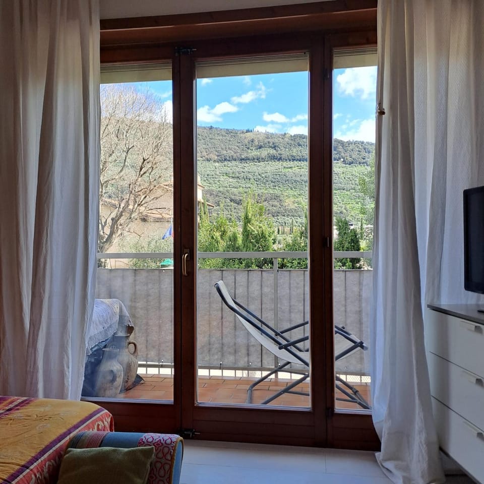 TV and multimedia, View (from property/room), Balcony/Terrace, Photo of the whole room, Bedroom, Garden view, Mountain view