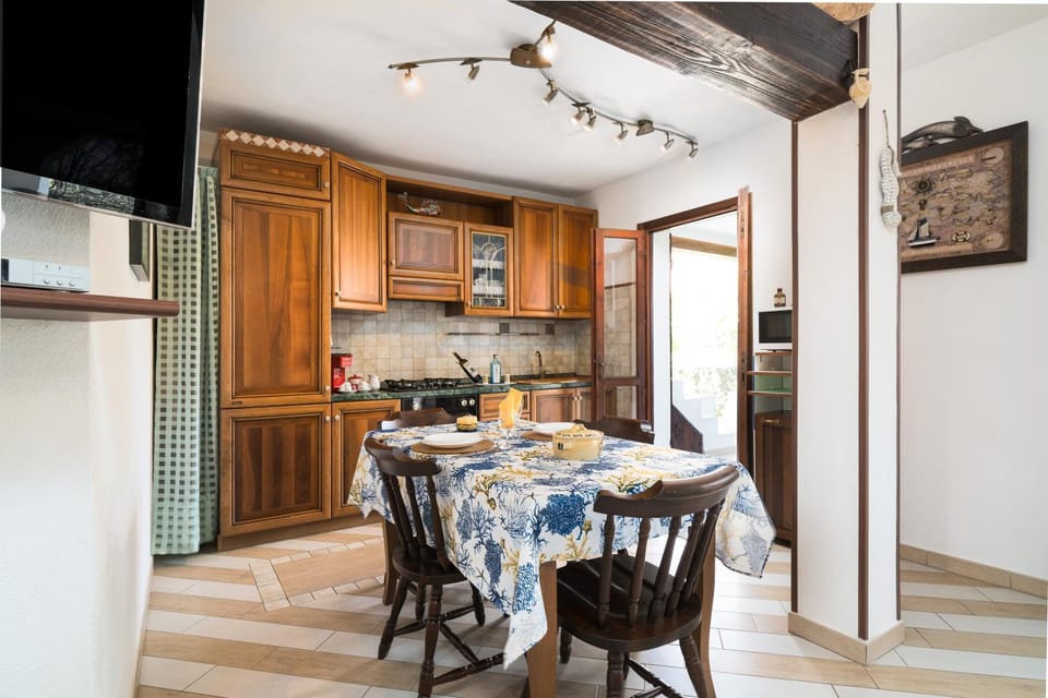 Property building, Kitchen or kitchenette, Living room