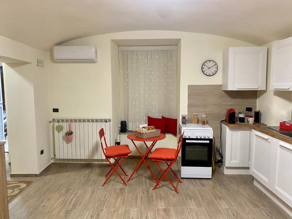Kitchen or kitchenette, Dining area, pet friendly, stove