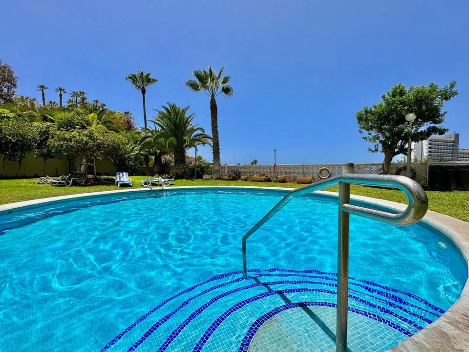 Garden, Swimming pool, sunbed