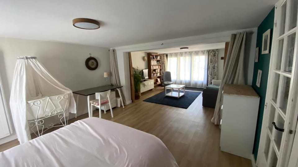 30mn de Paris st lazare en train, studio 42 m2 Apartment in Île-de-France