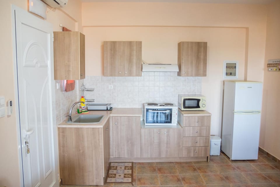 Kitchen or kitchenette, oven, stove