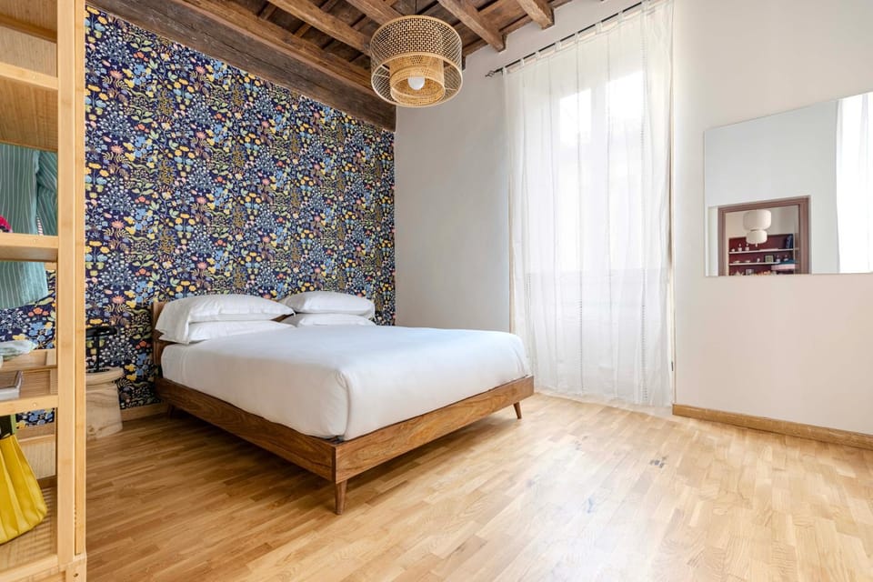Bed, Photo of the whole room, Decorative detail, Bedroom, wardrobe