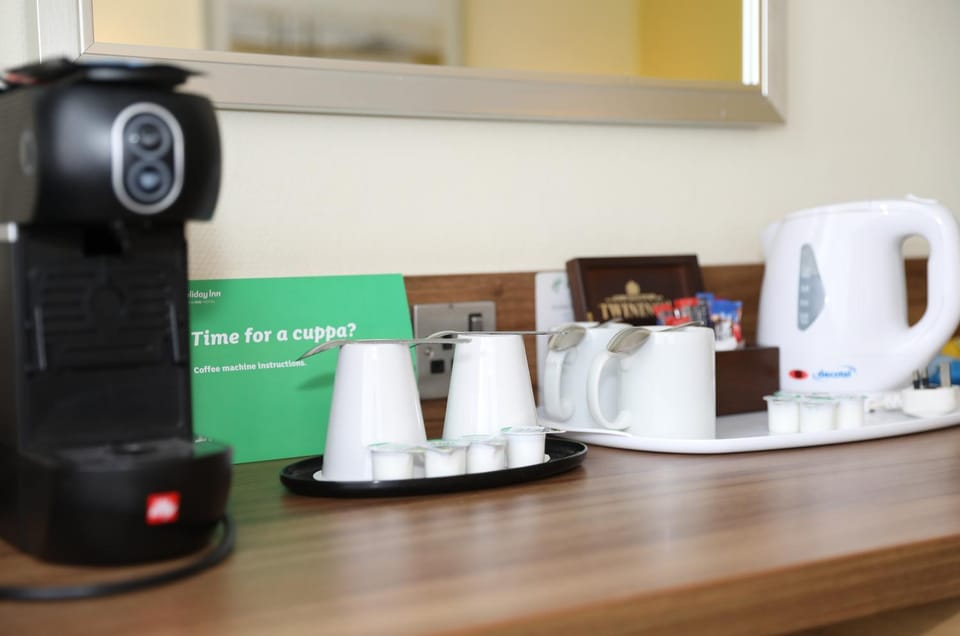 Bed, Coffee/tea facilities, Bedroom, Pets, Pets, children, young children, older children, Family, hair dryier, pet friendly, pet friendly, air conditioner