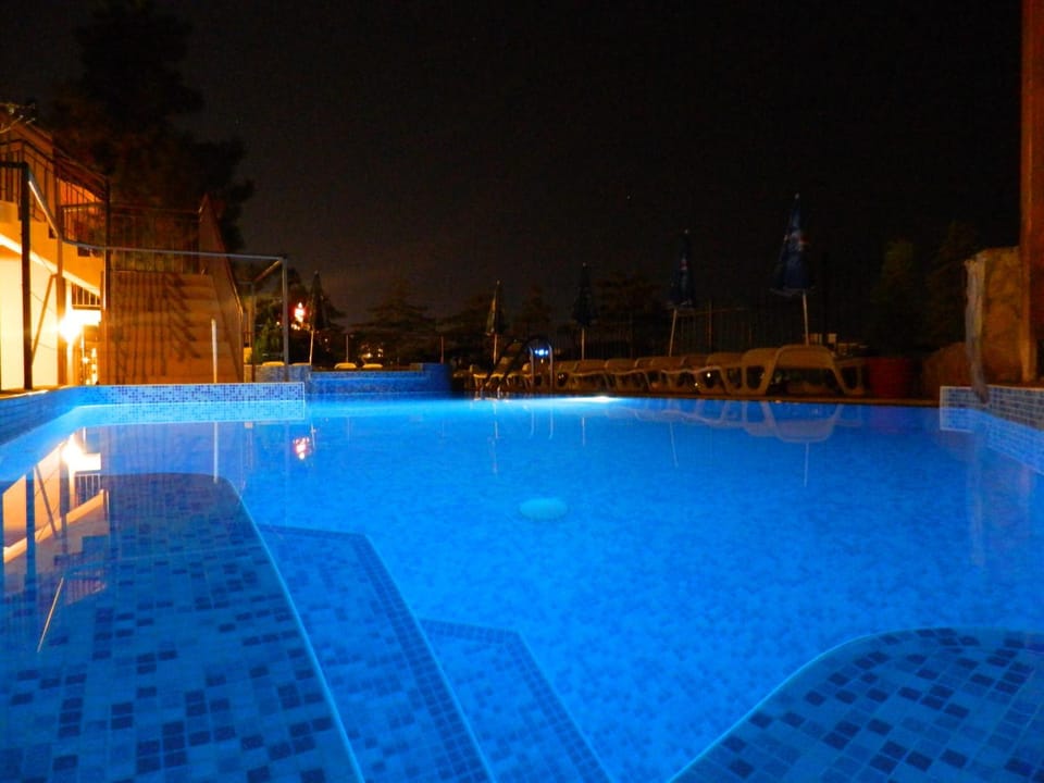 Swimming pool, Swimming pool