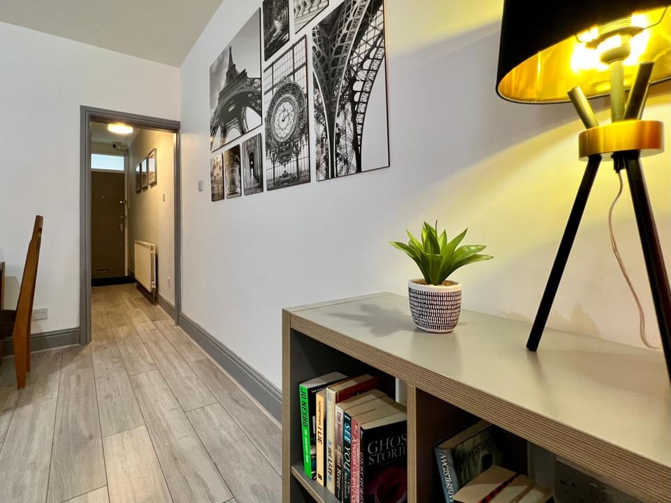 Living room, hair dresser