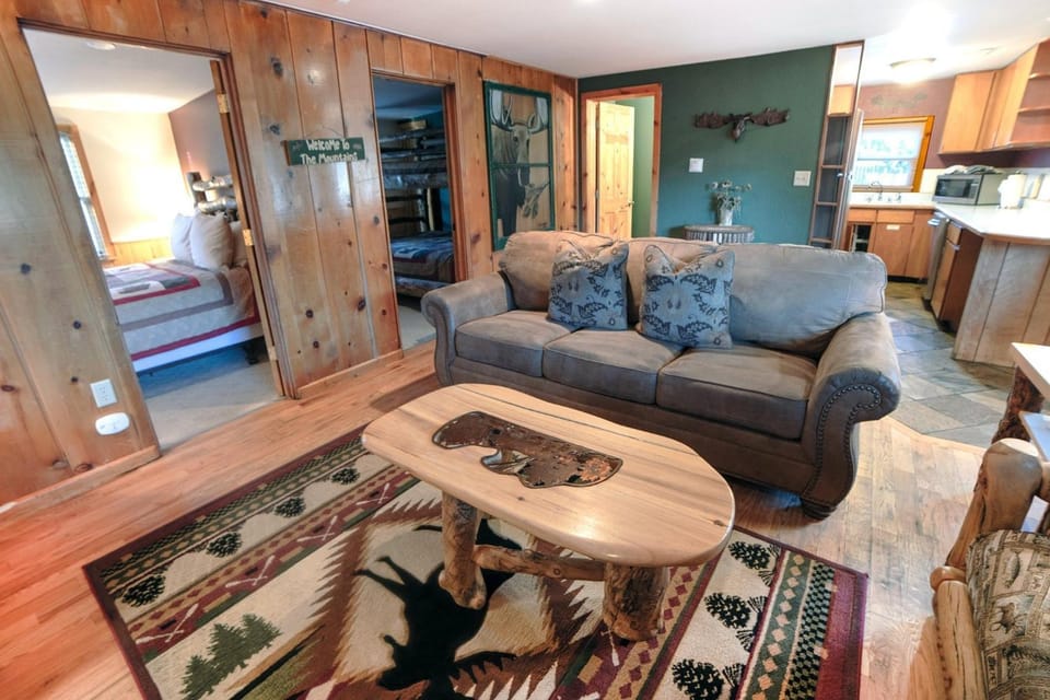 Lazy R Cottages- 9 cabin Cabin in Estes Park