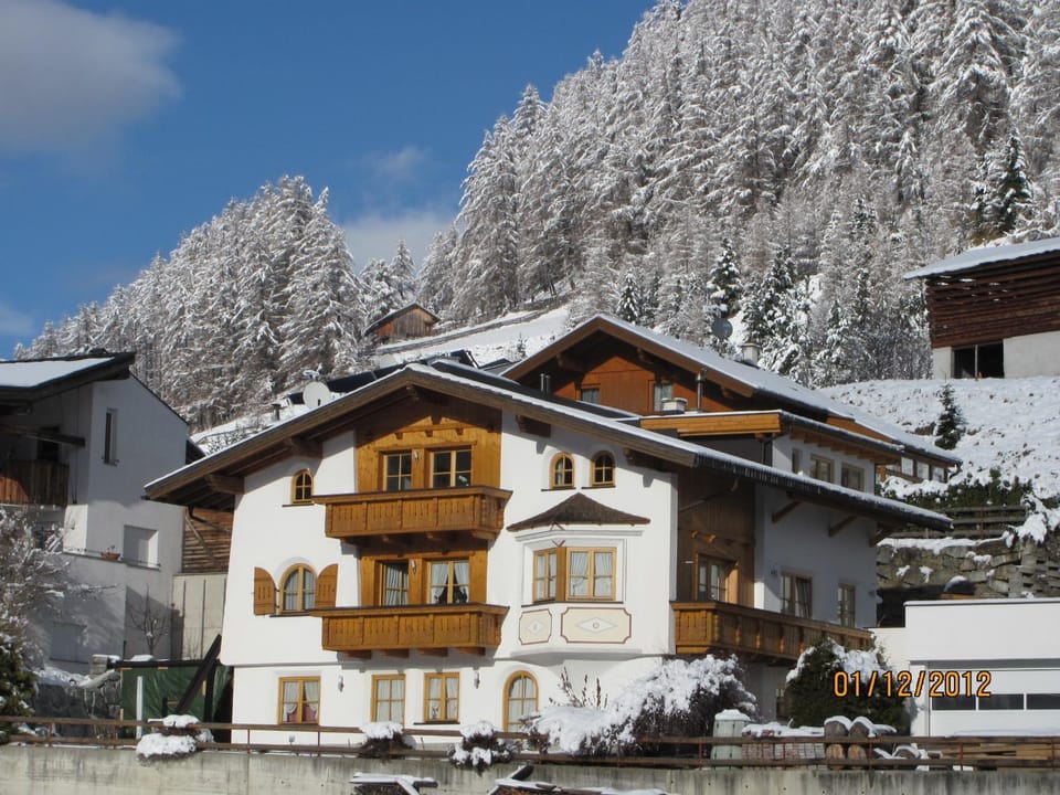 Facade/entrance, Winter