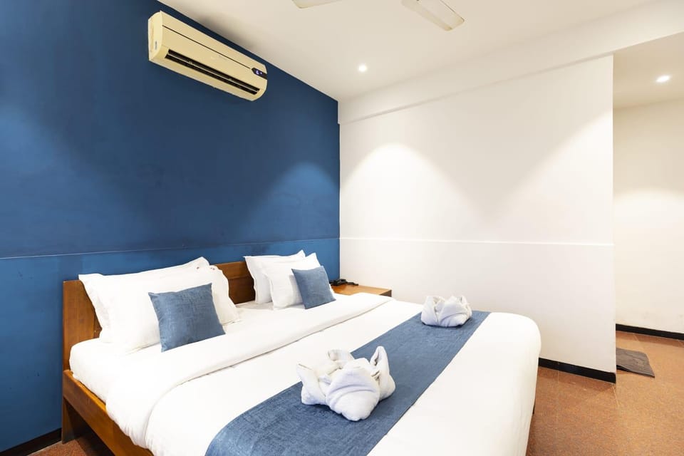 Bed, Photo of the whole room, Bedroom, towels, air conditioner