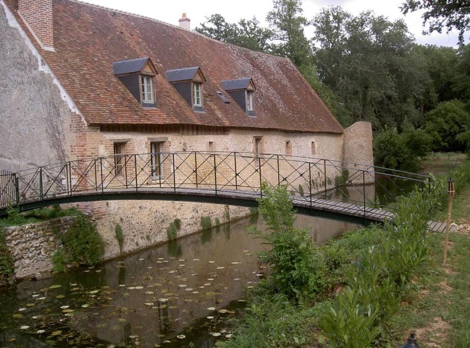 Les communs du château de Chaussepot House in Centre-Val de Loire