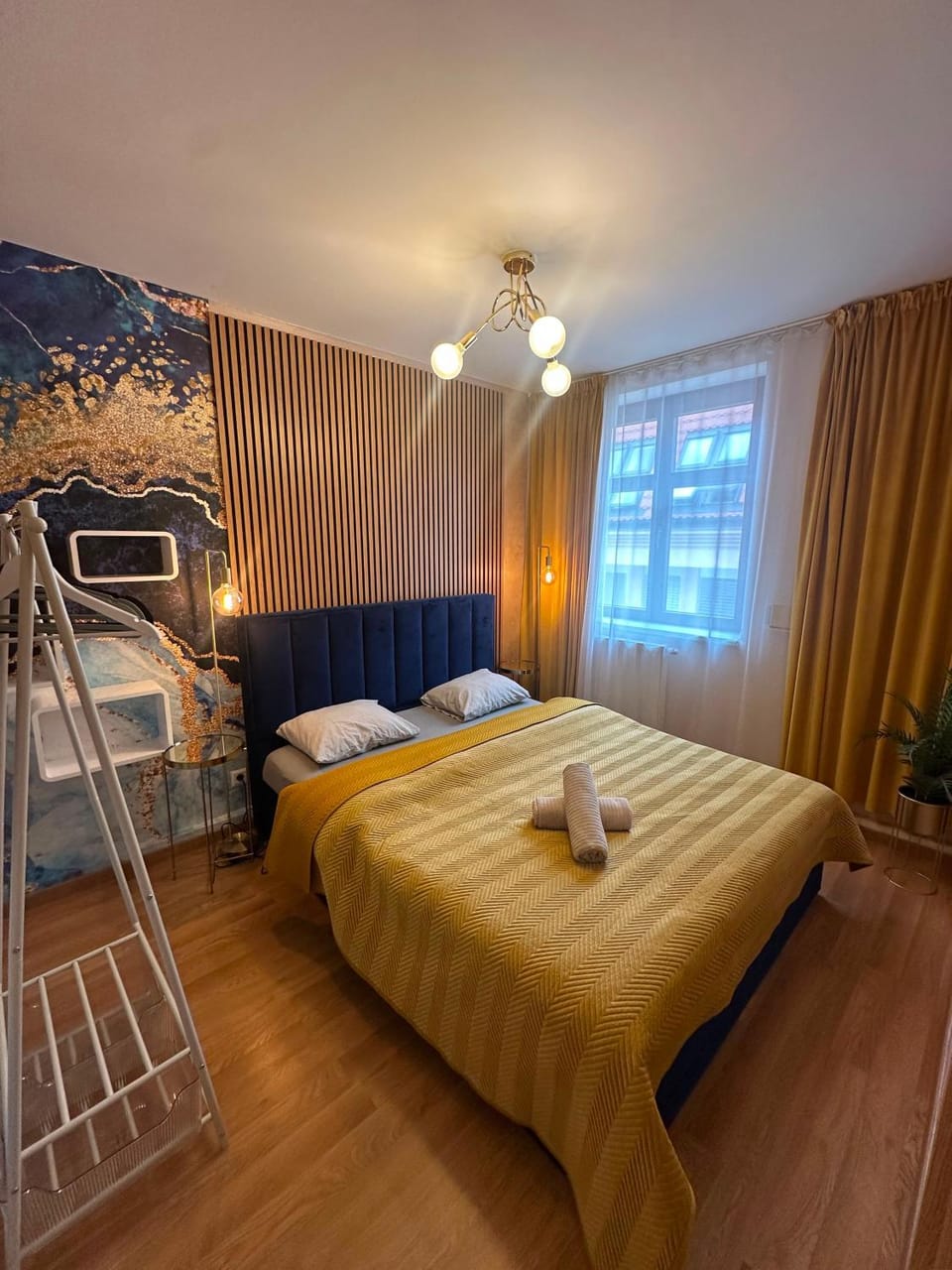 Photo of the whole room, Bedroom