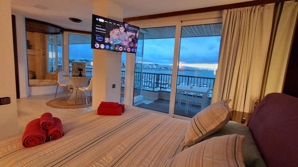 Bed, View (from property/room), Balcony/Terrace, Photo of the whole room, Bedroom