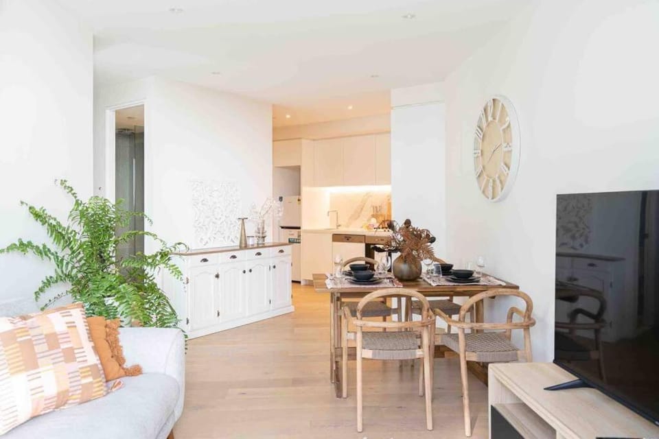 Classy 2B apt next to Albert Park w Free Parking#LA09 Apartment in Saint Kilda
