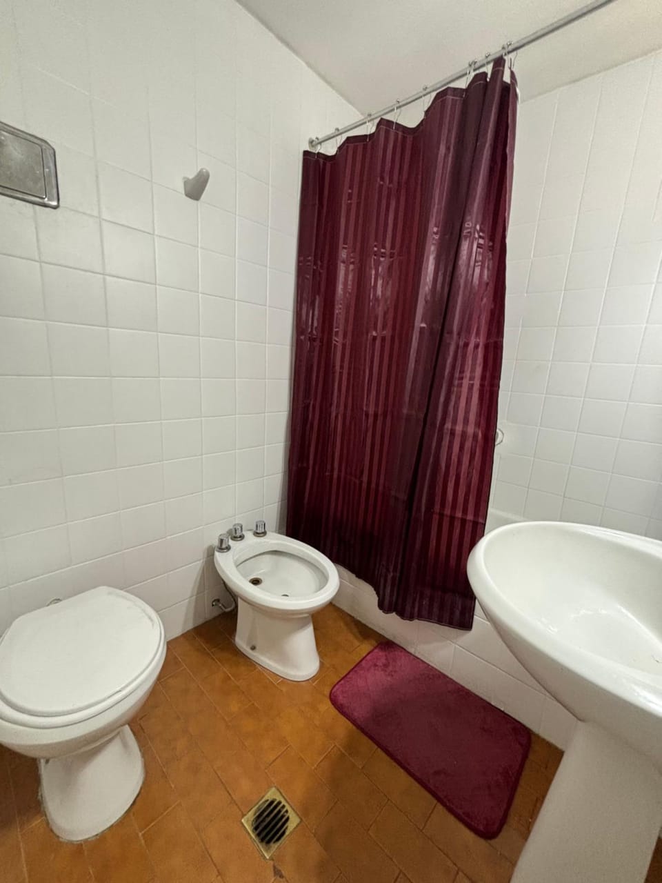 Shower, Toilet, Bathroom, Bath, bidet, towels