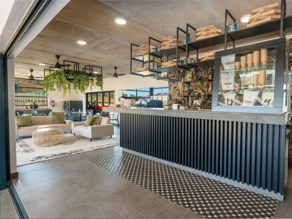 Restaurant/places to eat, Dining area