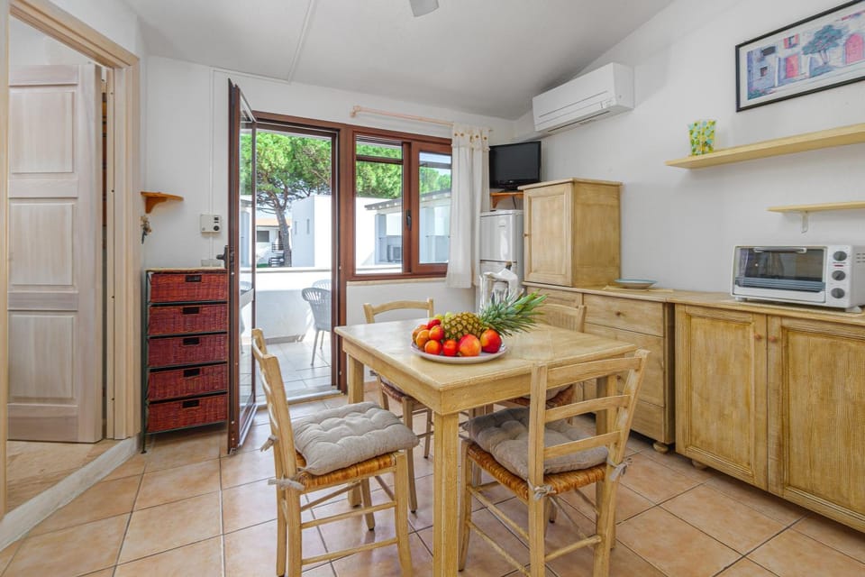 Property building, Kitchen or kitchenette, Living room