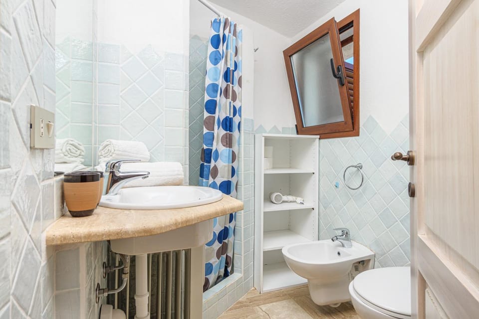 Bathroom, Living room