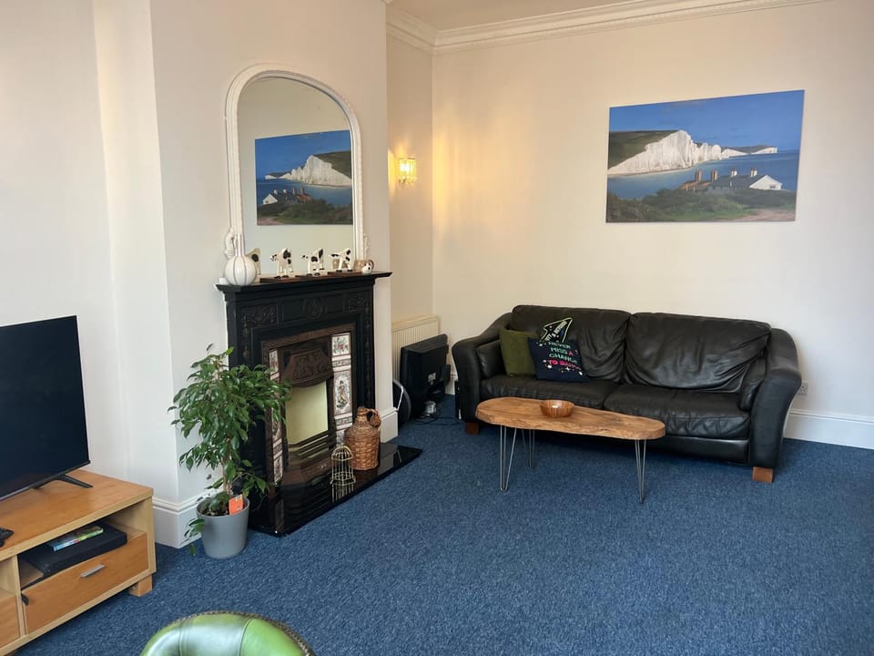 One Queens Gardens, Sea View Apartment, Eastbourne. Apartment in Eastbourne