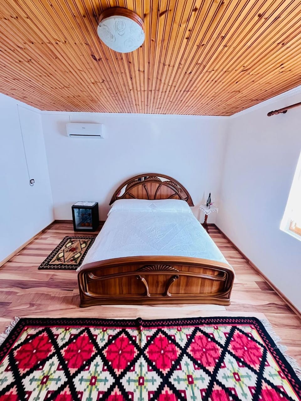 Bed, Bedroom, air conditioner