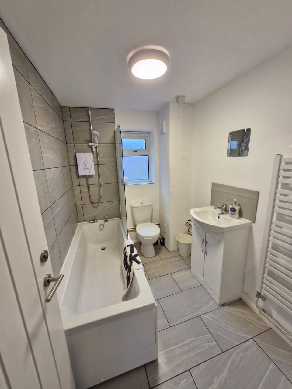 Shower, Toilet, Bathroom, Bath