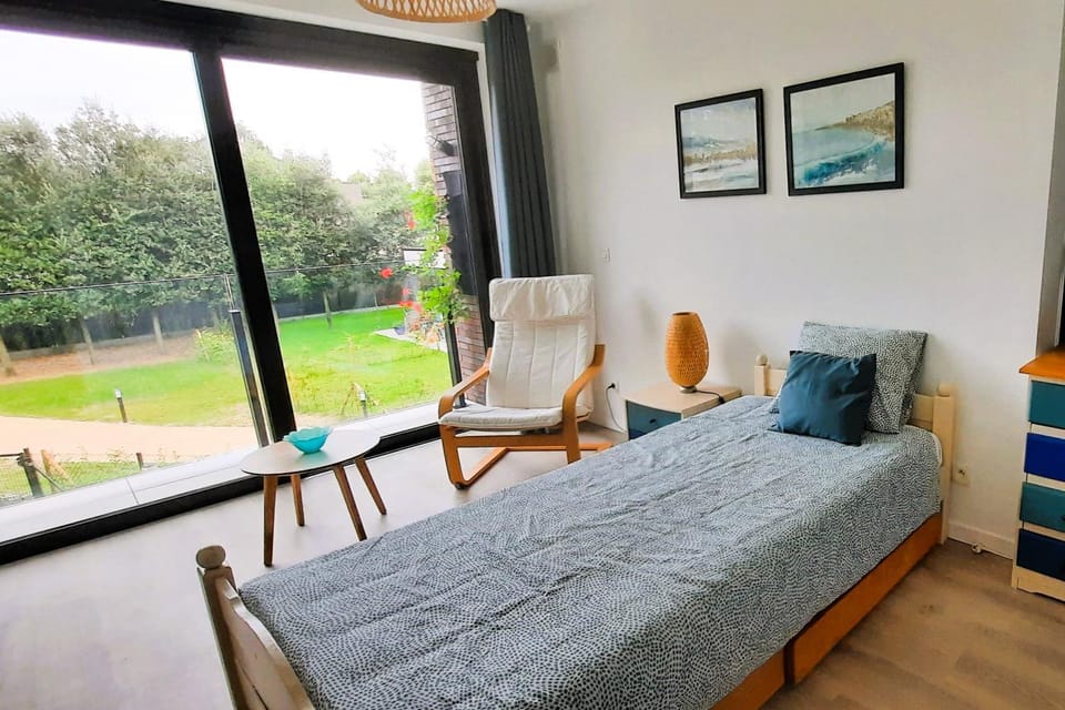Seating area, Bedroom, Garden view