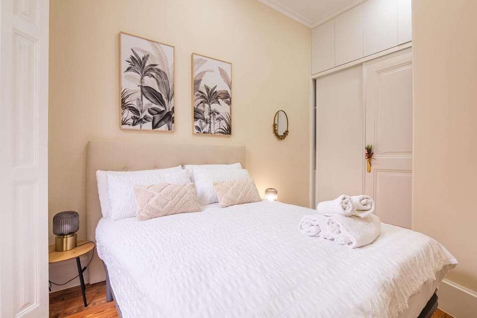 Bed, Photo of the whole room, Bedroom, wardrobe
