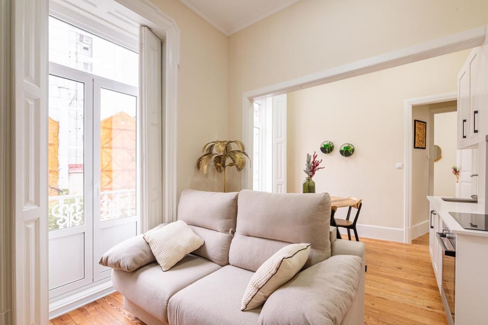 Bed, Kitchen or kitchenette, Living room, Dining area