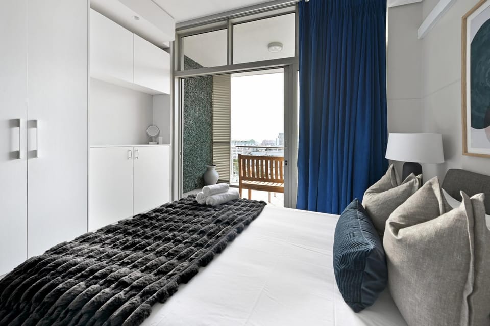 Yaya - Modern Apartment with City, Ocean & Mountain views! Apartment in Cape Town