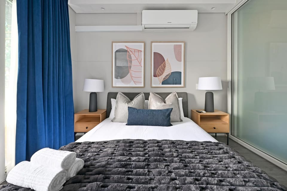 Yaya - Modern Apartment with City, Ocean & Mountain views! Apartment in Cape Town