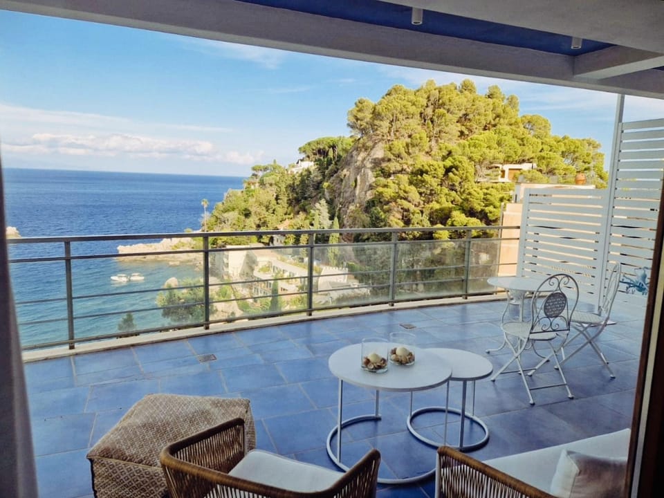 Day, Natural landscape, Balcony/Terrace, Sea view